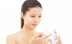 岚肌：油田肌如何控油护理